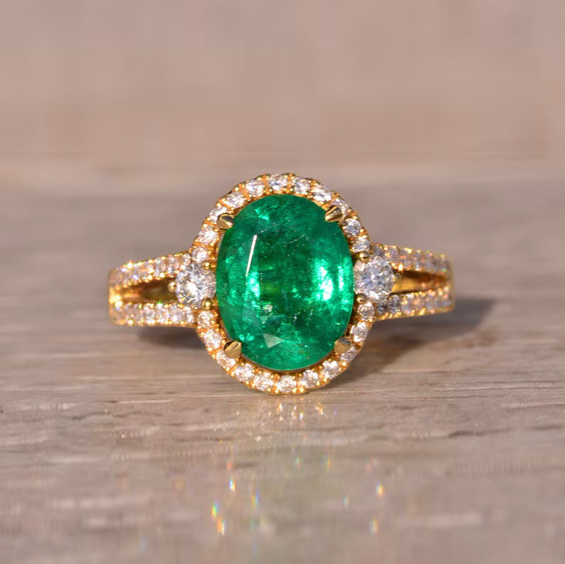 Outstanding Natural Emerald & Diamond Ring – 18K Yellow Gold