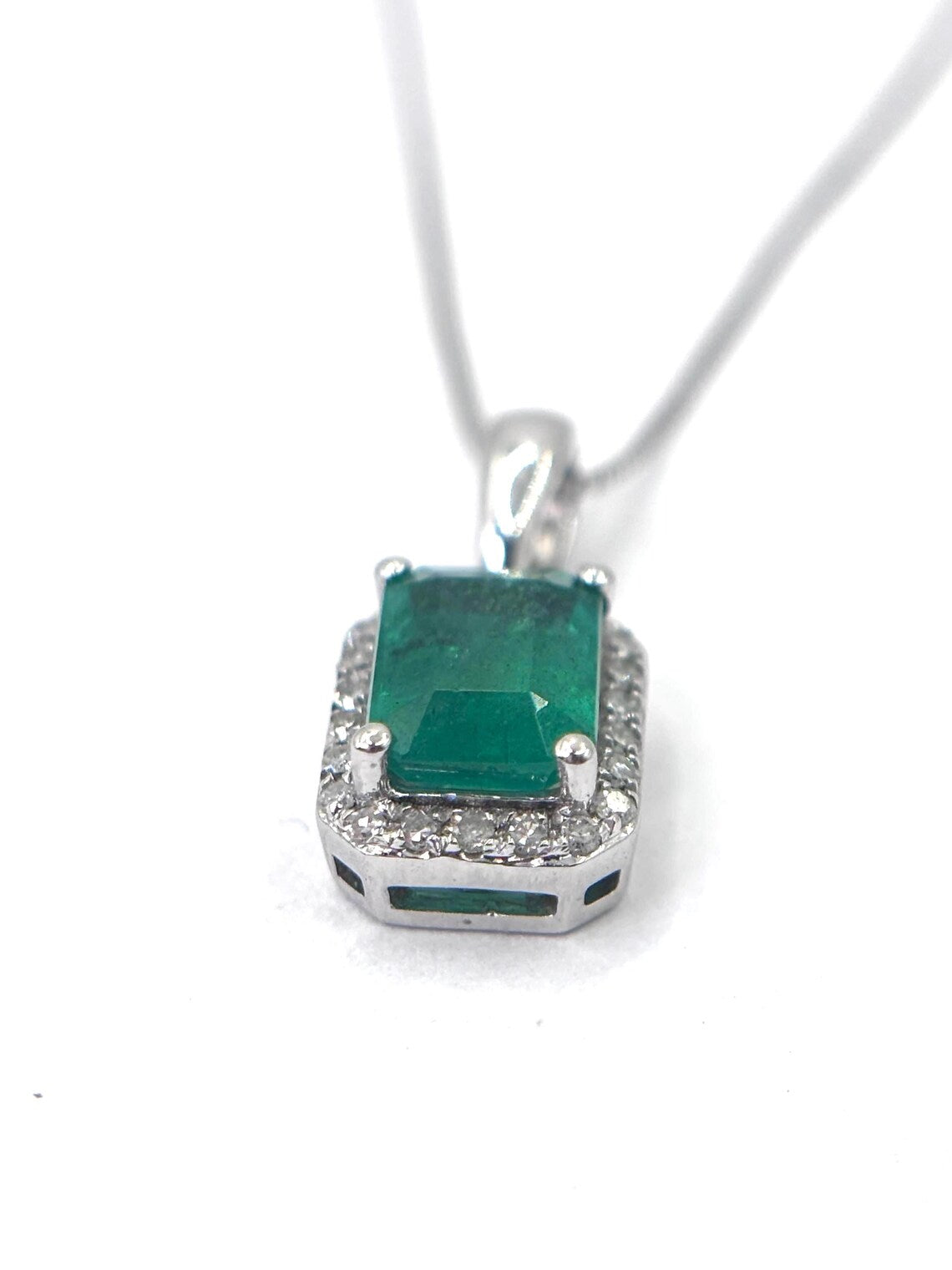 White Gold Emerald & Diamond Halo Pendant – Natural Emerald, 0.25 CT Diamonds