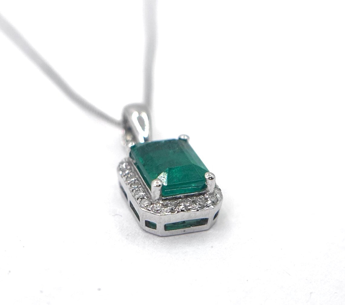White Gold Emerald & Diamond Halo Pendant – Natural Emerald, 0.25 CT Diamonds