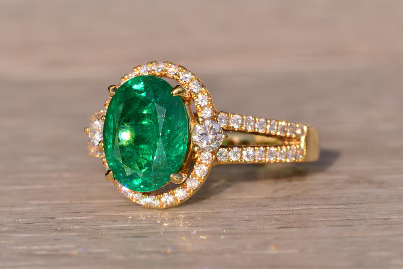 Outstanding Natural Emerald & Diamond Ring – 18K Yellow Gold