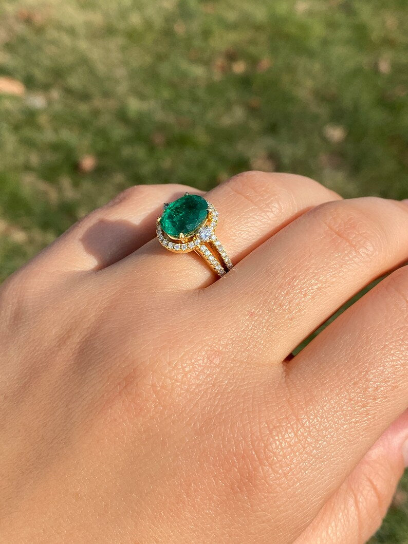 Outstanding Natural Emerald & Diamond Ring – 18K Yellow Gold