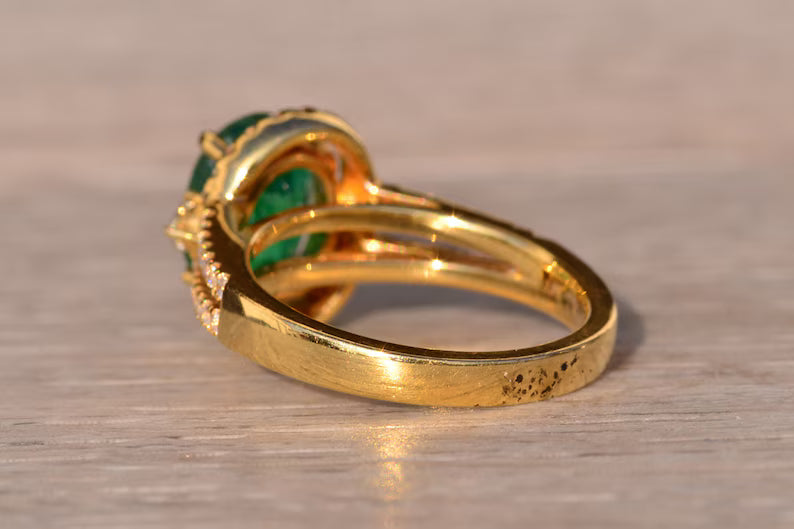 Outstanding Natural Emerald & Diamond Ring – 18K Yellow Gold