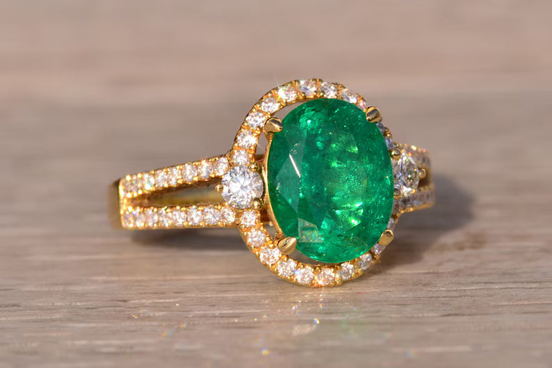 Outstanding Natural Emerald & Diamond Ring – 18K Yellow Gold