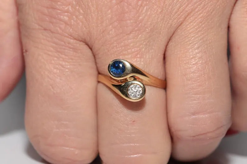 Vintage 18K Yellow Gold Diamond & Sapphire Ring – Circa 1990s | Mid-Century Style